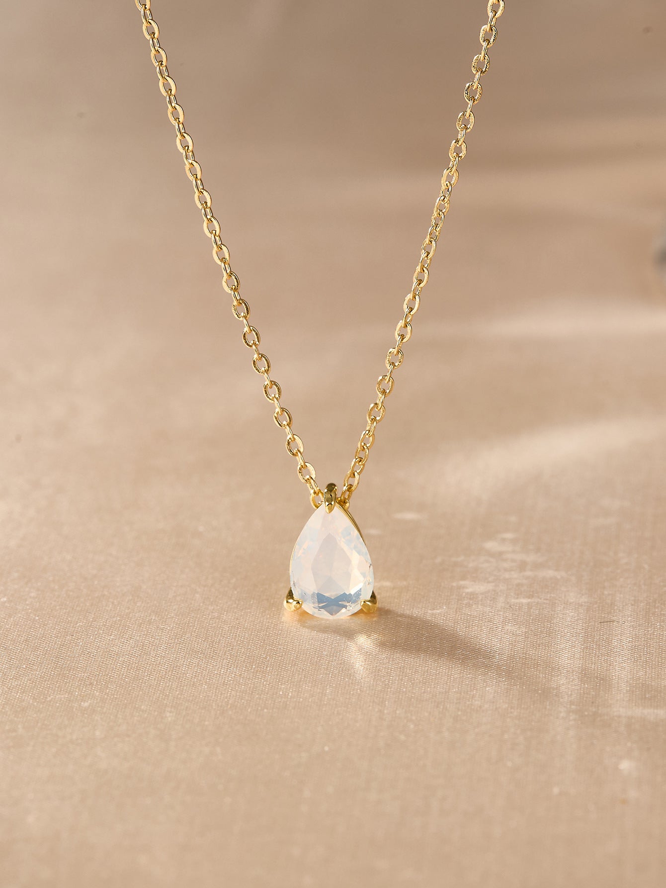 Designer Women's Lightweight Luxury Versatile Necklace Accessories