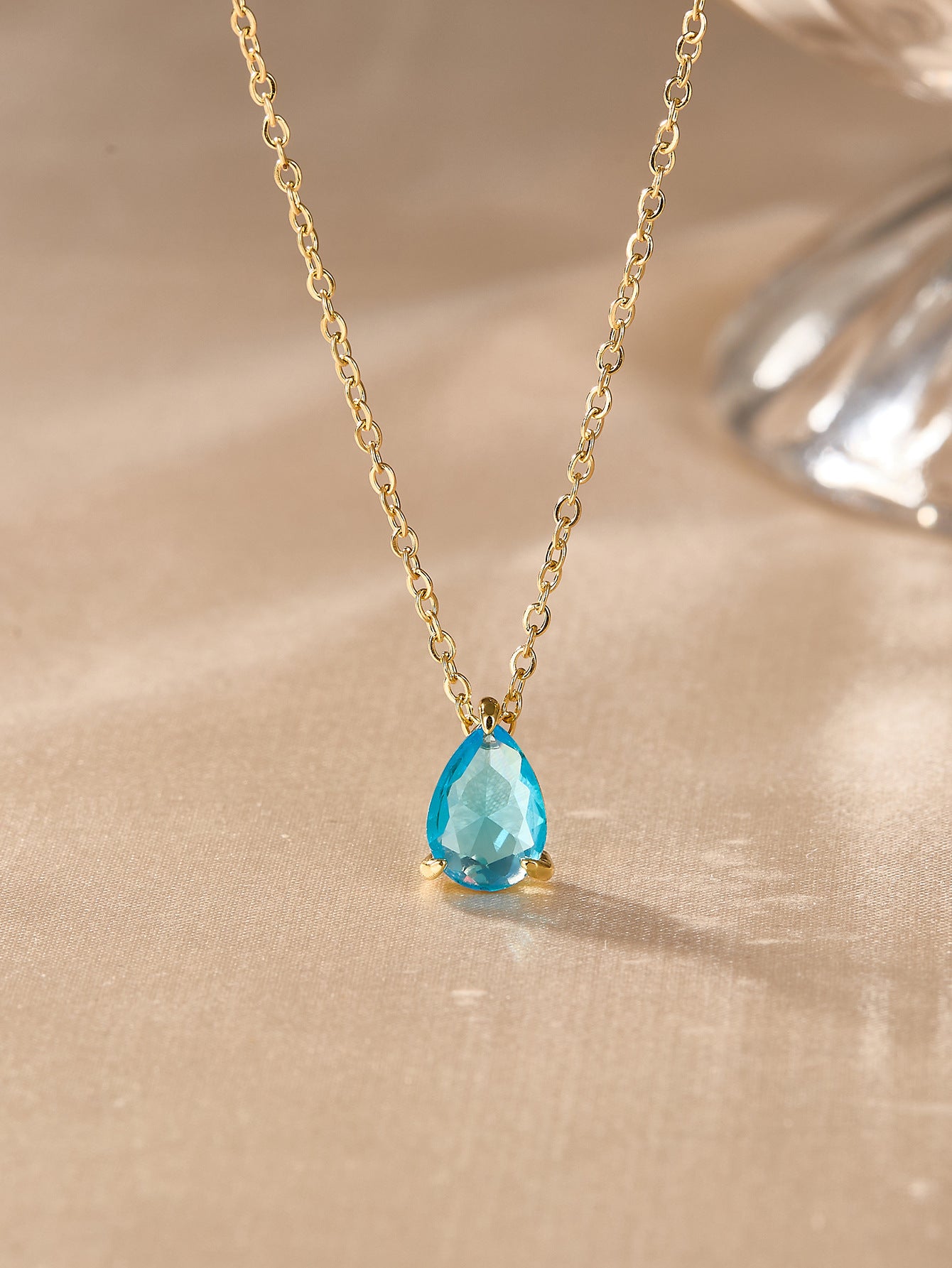 Designer Women's Lightweight Luxury Versatile Necklace Accessories